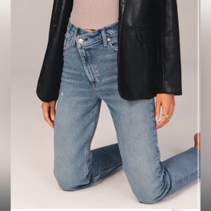 A&F 90s straight jean